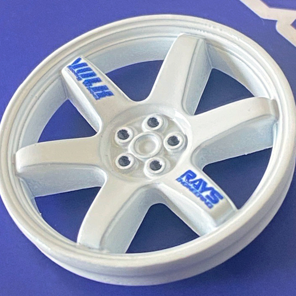 LEEN CUSTOMS VOLK RACING TE37 30TH PIN BADGE – RAYS OFFICIAL STORE