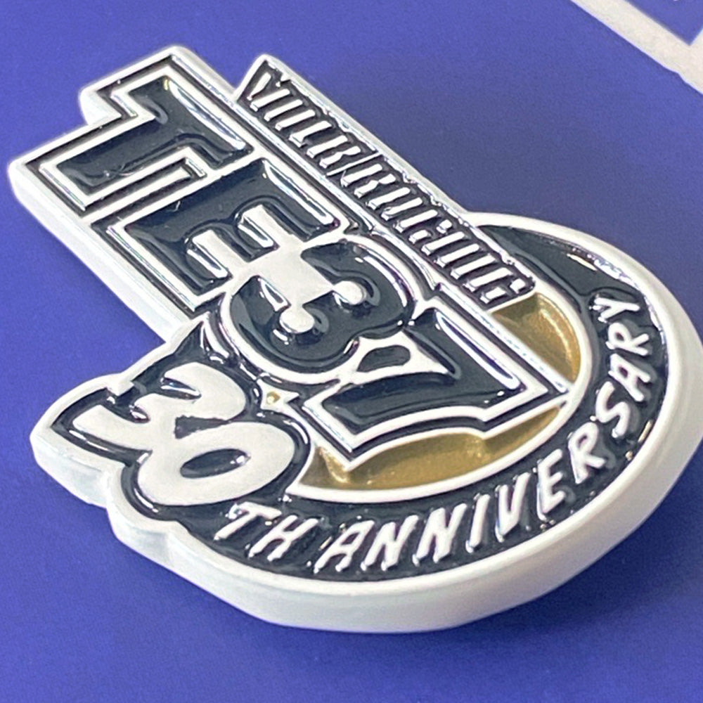 Members only! TE37 30TH RAYS x LEEN CUSTOMS collaboration pin badge